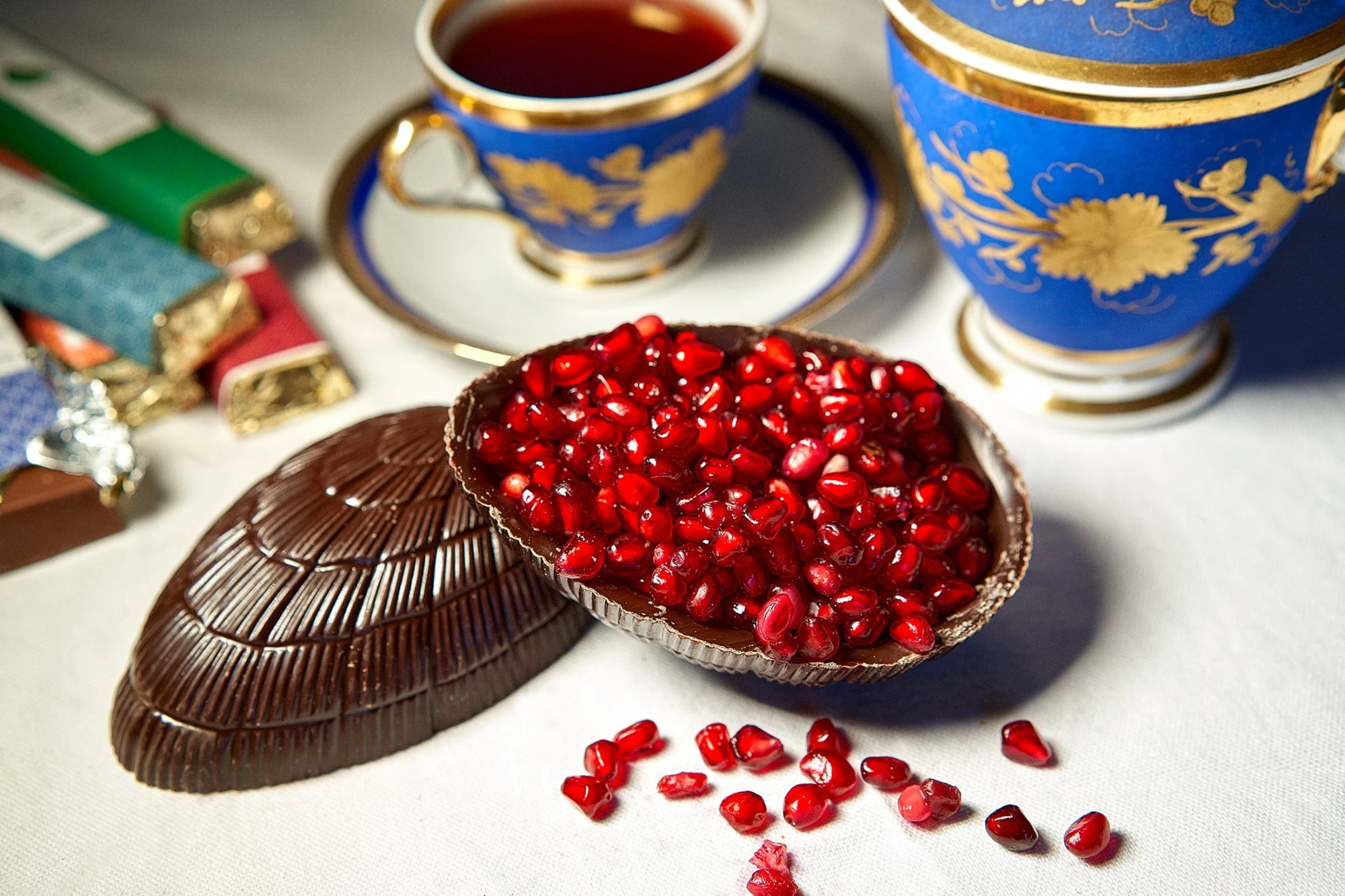 Œuf en chocolat garni de grenade
